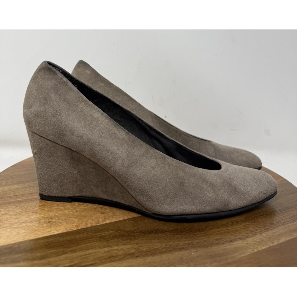 Stuart Weitzman Wedge Shoes Womens Size 7.5 M Taupe Suede Pointed Toe Pumps 4901